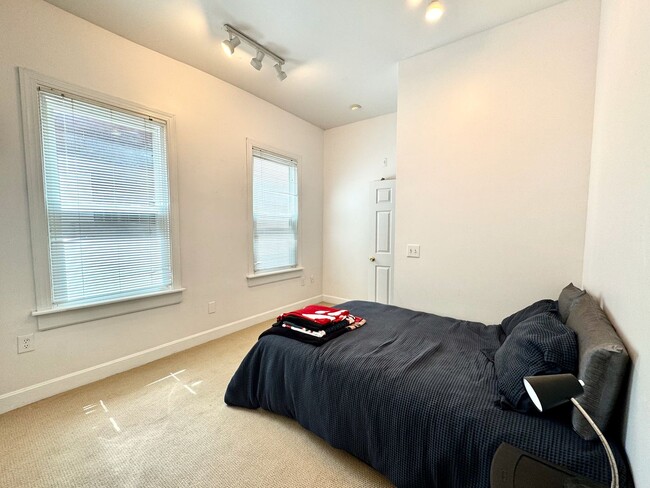 Building Photo - Charming 3 Bed/2 Full Bath in Columbia Tus...