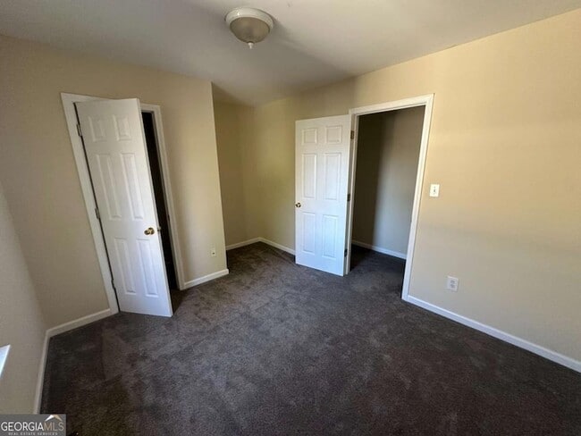 Building Photo - 685 Garibaldi St SW