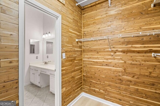 Building Photo - 529 Eastland Dr