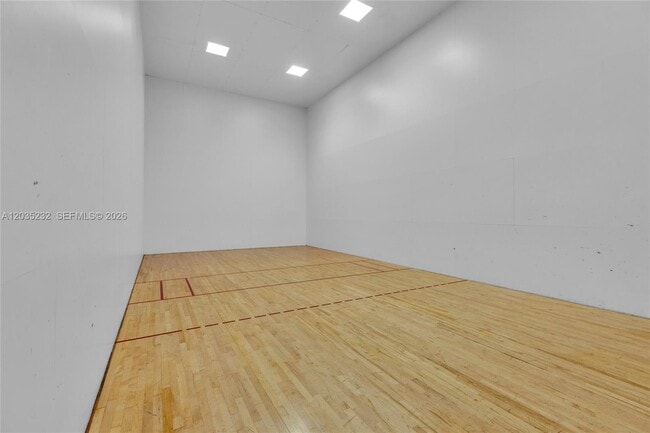 Building Photo - 8000 N Nob Hill Rd