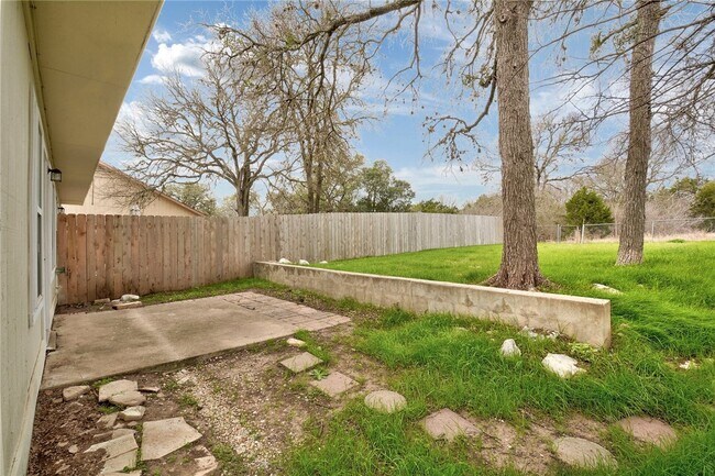 Building Photo - 6102 Parkwood Dr