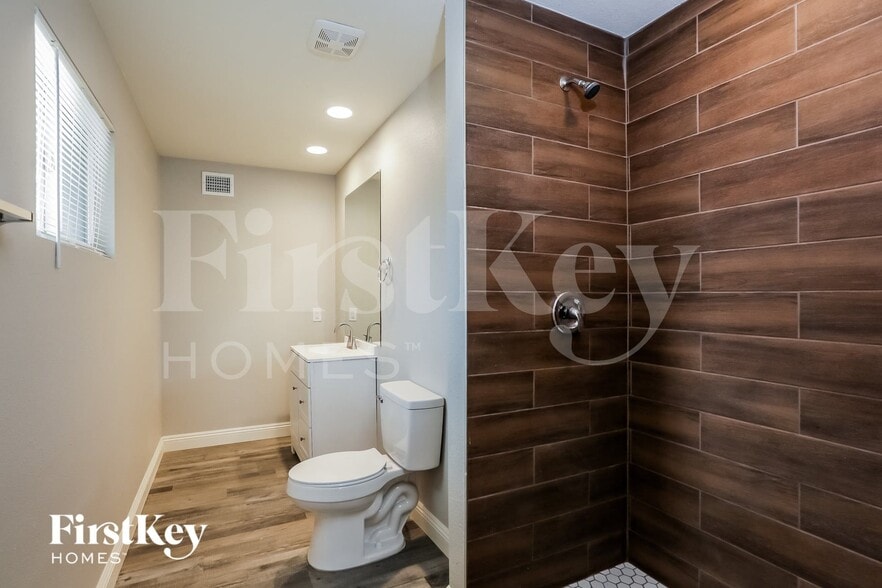 Building Photo - 5361 N 61st Dr