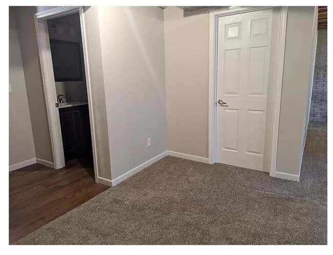 Building Photo - 2525 Ridgeview Way