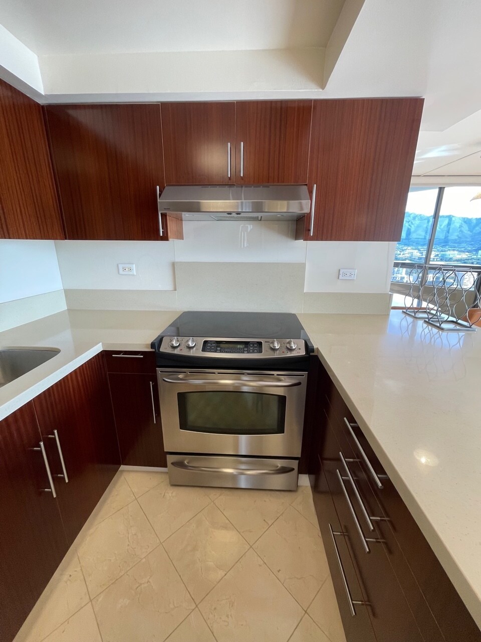 Building Photo - 2499 Kapiolani Blvd