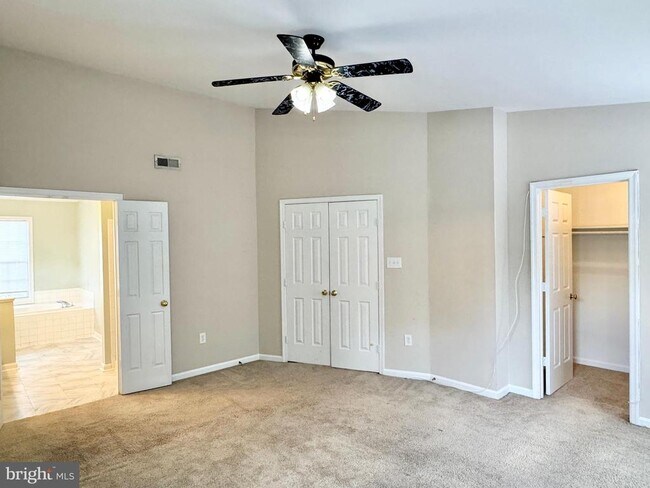 Building Photo - 9 Kimberly Dr