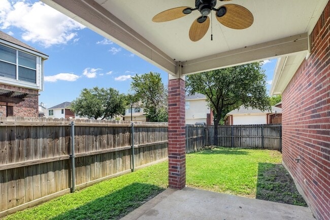 Building Photo - 3900 Braxton Ln