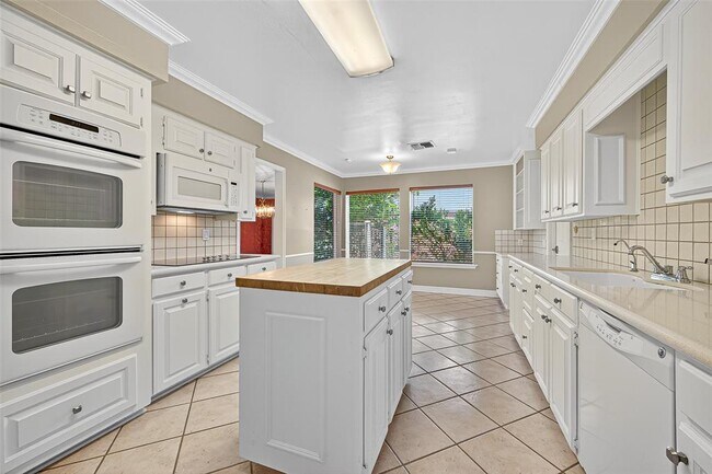 Building Photo - 3710 Point Clear Dr