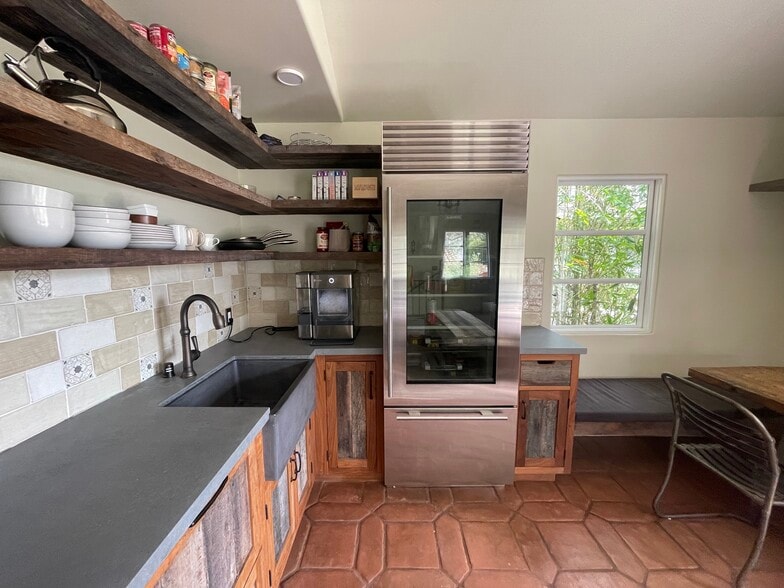 Building Photo - 232 E Los Olivos St
