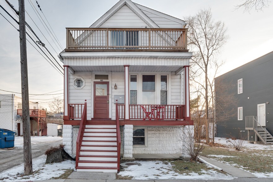 Building Photo - 812 Beloit Ave