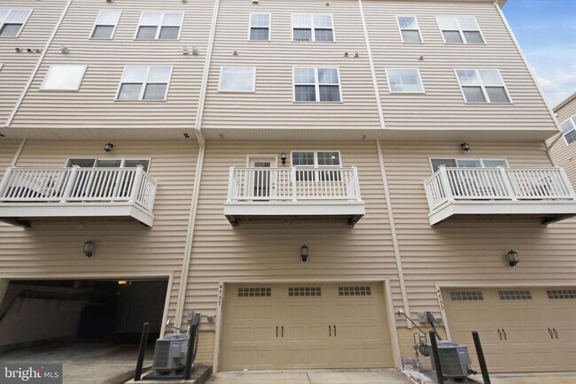 Building Photo - 4757 Cherokee St