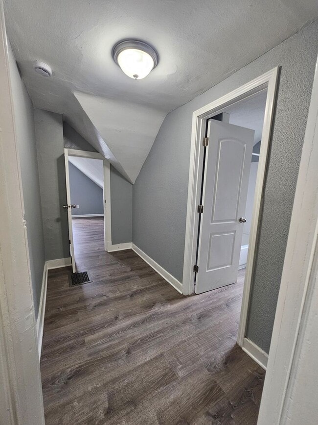 Building Photo - There is a $25 fee per application and eve...