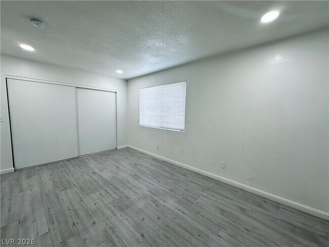 Building Photo - 4225 Stewart Ave