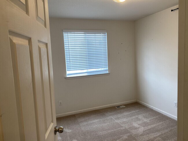 Building Photo - 11960 Meadowood Ln