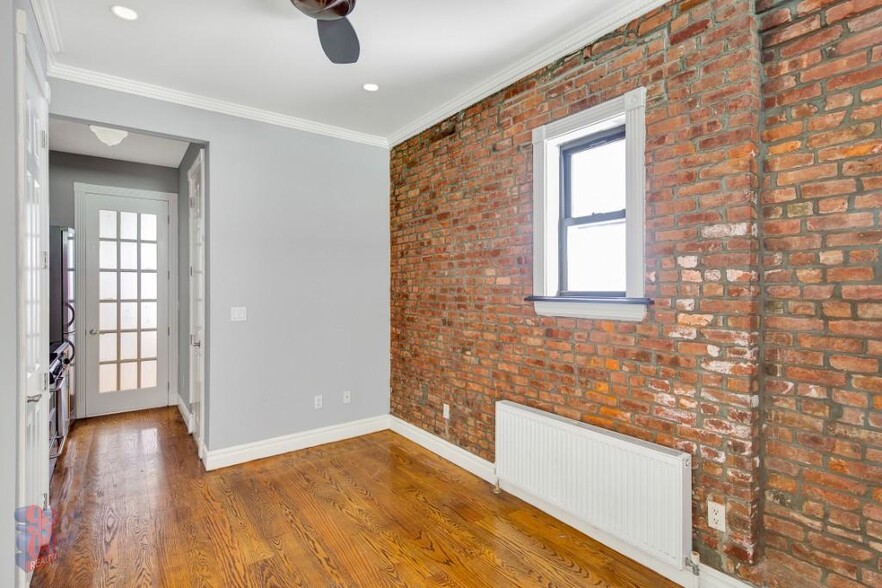 Primary Photo - 345 E 5th St