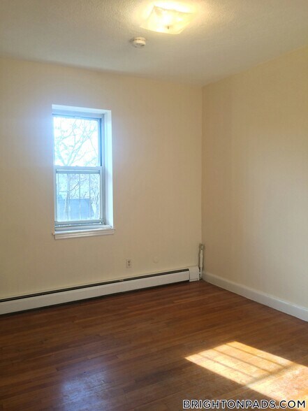 Building Photo - 164 N Beacon St