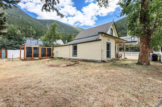 Building Photo - 400 Argentine St