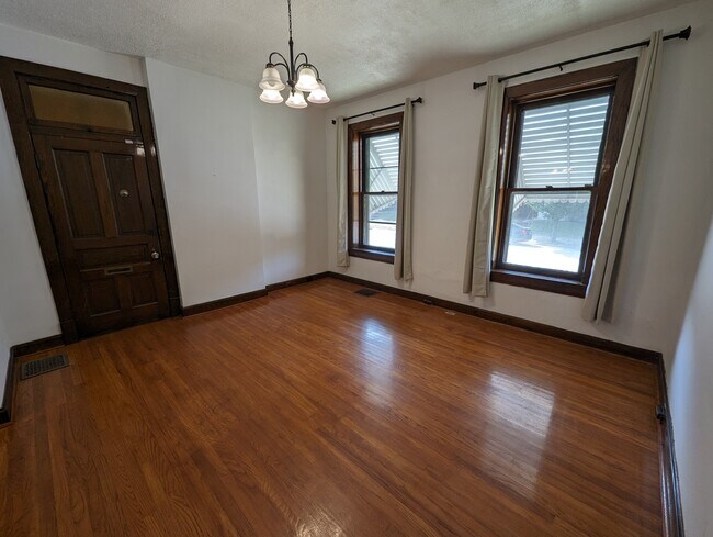 Building Photo - 2630 Oregon Ave