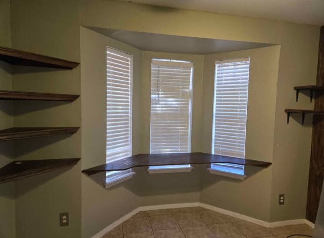 Building Photo - 404 N 29th Ave