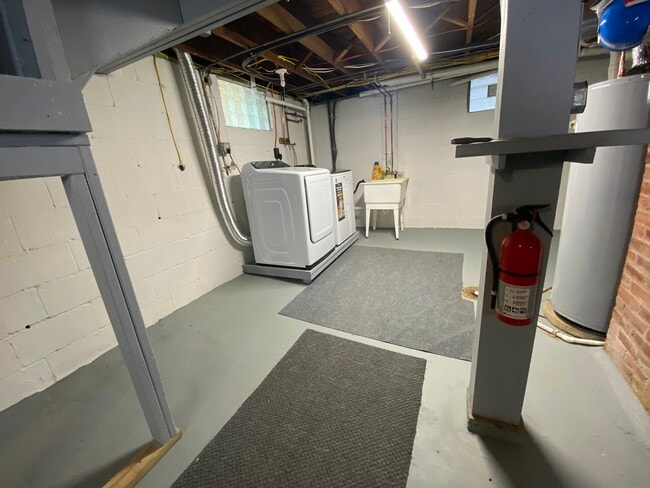 Building Photo - 6903 Buckingham Pl