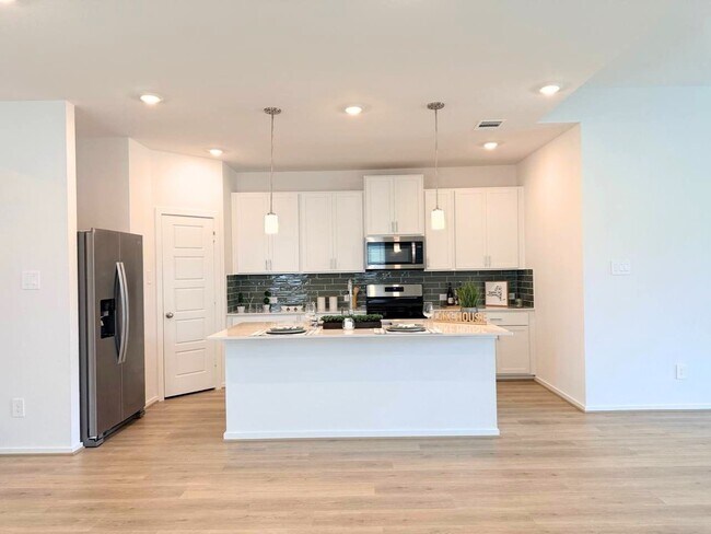Building Photo - 16238 Parish Pointe Ct