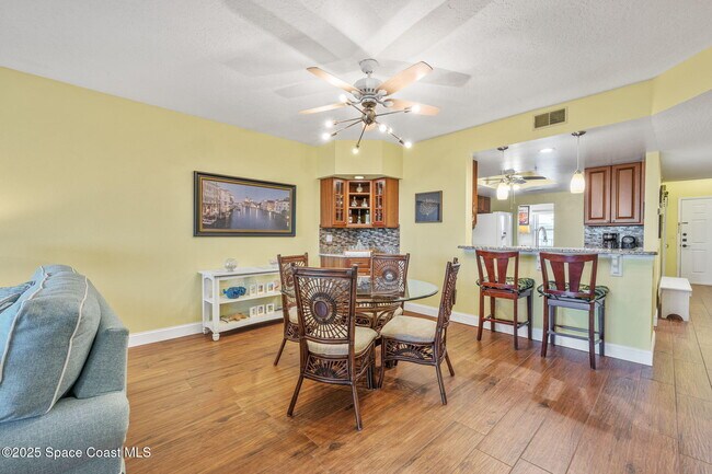 Building Photo - 8700 Ridgewood Ave