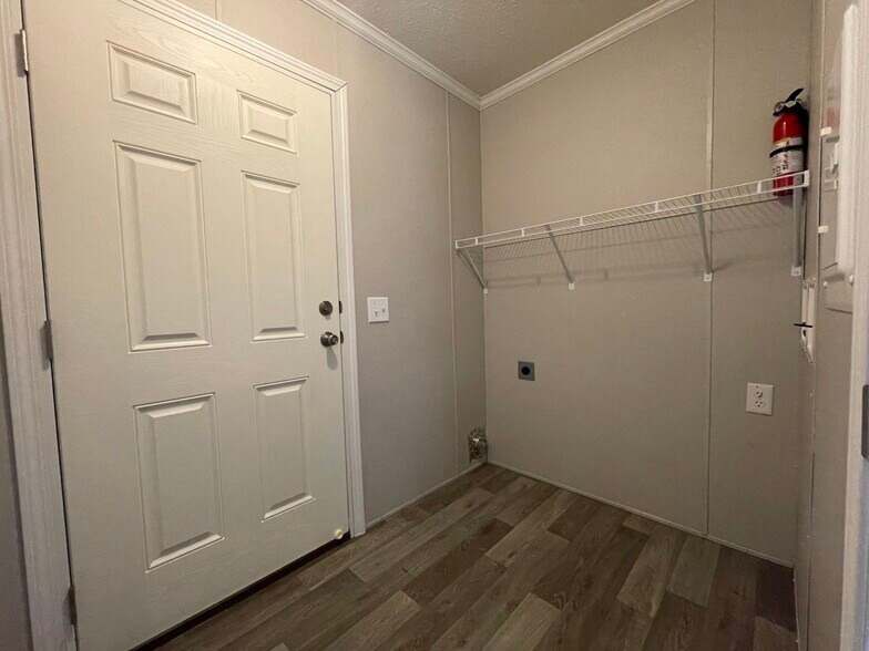 Building Photo - 15864 Marentette Dr