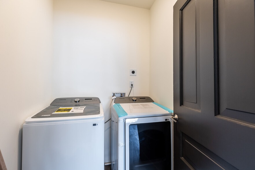 Laundry room - 728 E McMillan St