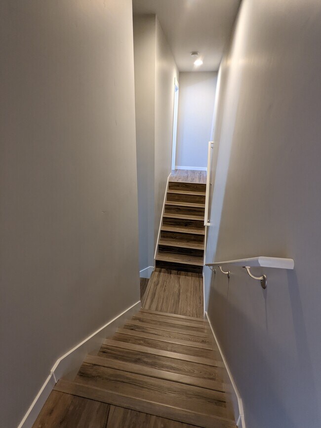 staircase (y-shaped) - 61536 SE Jennifer Ln