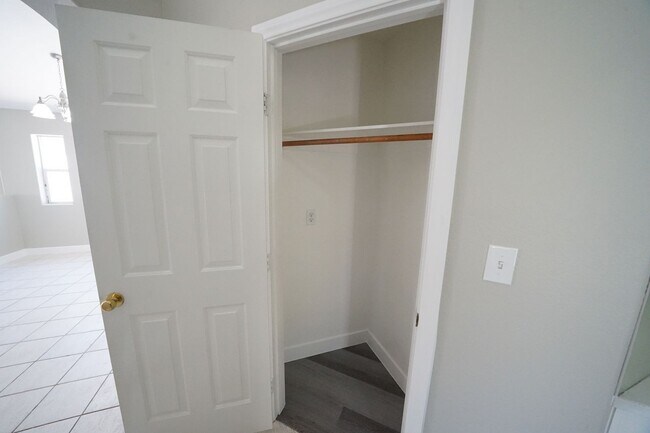Building Photo - SHOWINGS AVAILABLE NOW