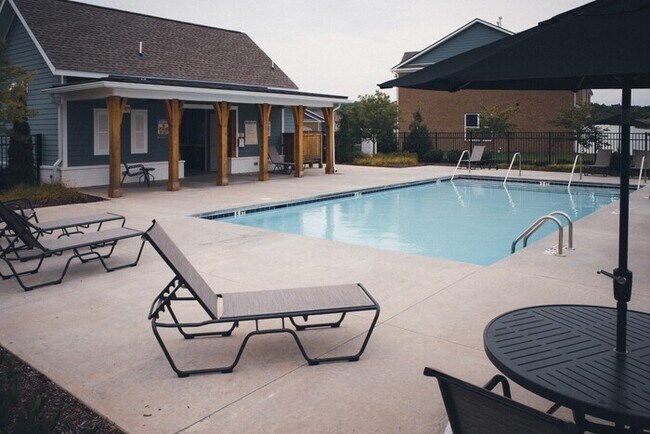 Building Photo - 4 Bed/ 3 Bath Townhome with Immediate Occupancy!