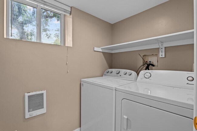 Building Photo - 137 E 600 N