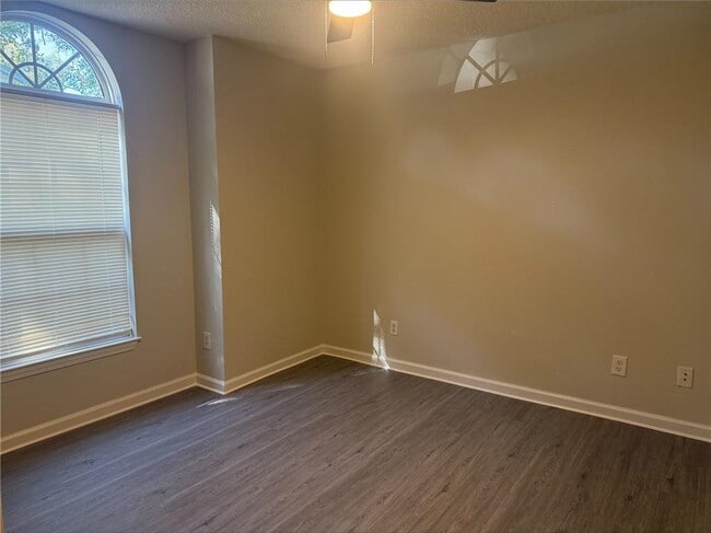 Building Photo - 106 Windridge Dr