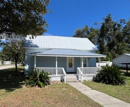 Building Photo - Charming 2 Bedroom  "Century Home" near do...