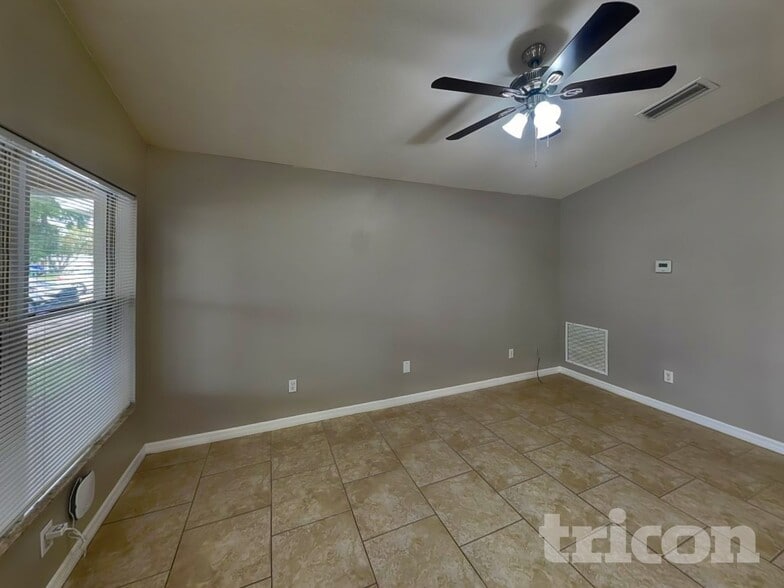 Building Photo - 5127 Pineland Ave