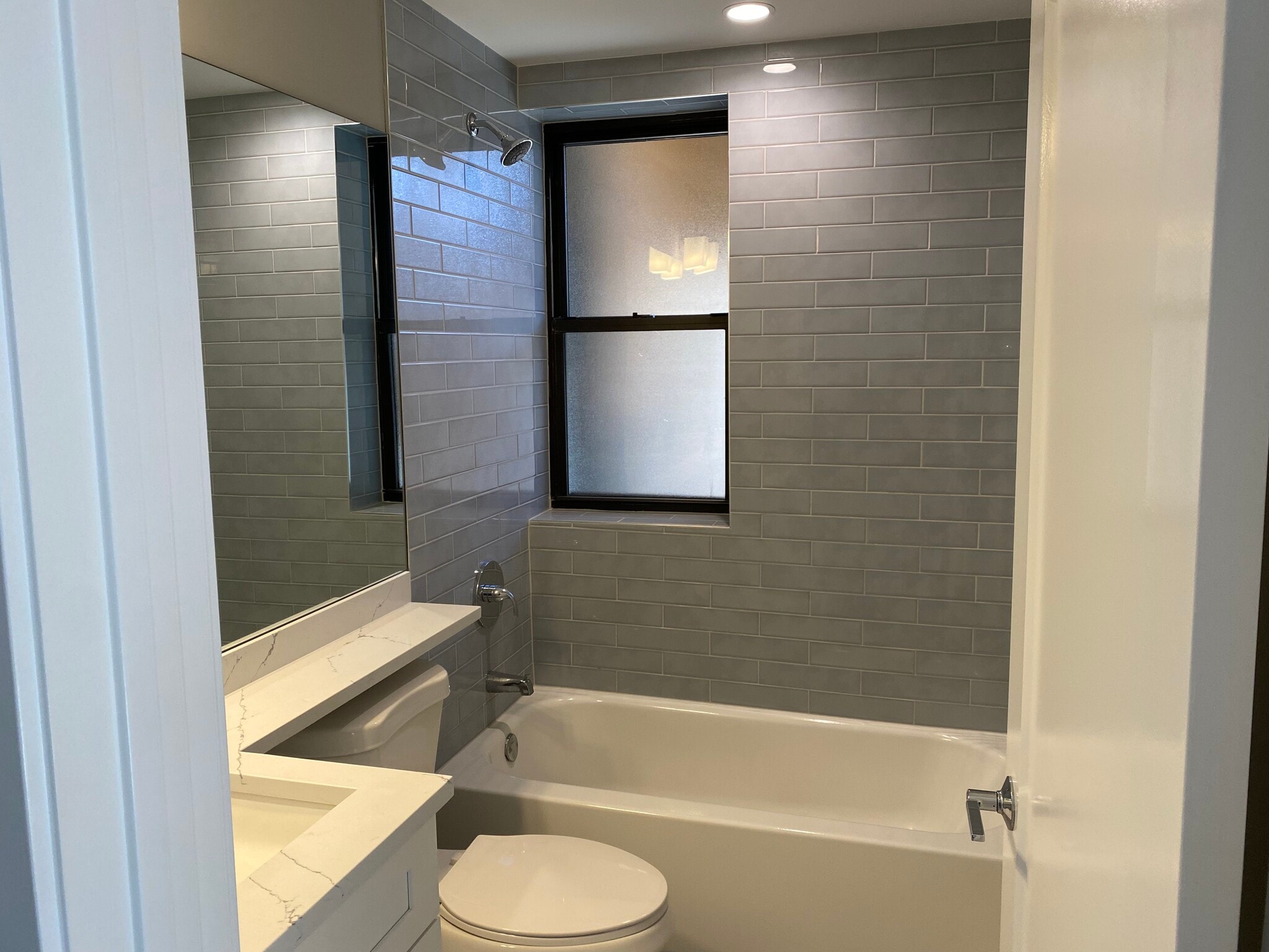 Building Photo - 3929 N Janssen Ave