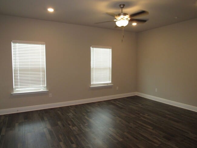 Building Photo - Close to Navy Federal complex, shopping & ...
