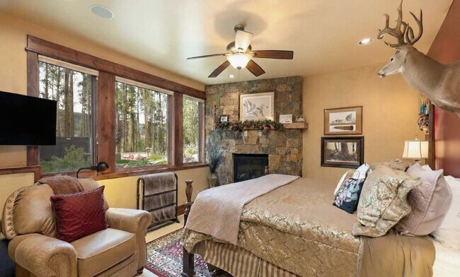 Building Photo - 195 Marks Ln