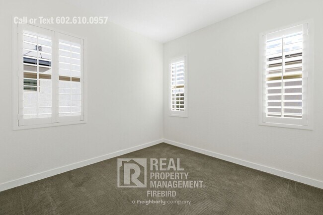 Building Photo - 2342 W Gloria Ln