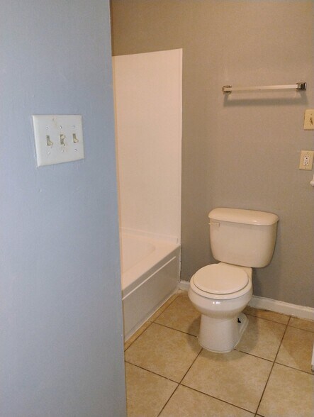 Building Photo - 1612 Cedar Lake Dr