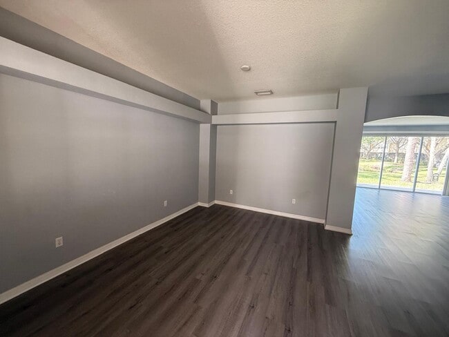 Building Photo - 3635 Pine Knot Dr
