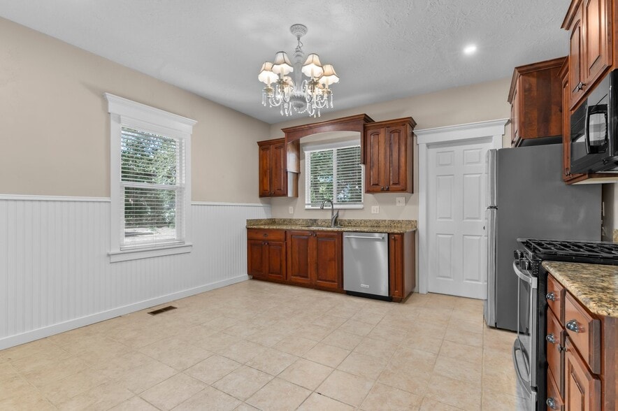 Building Photo - 503 E 900 S