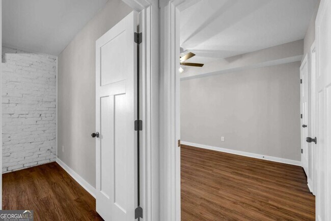 Building Photo - 86 S Forest Ave