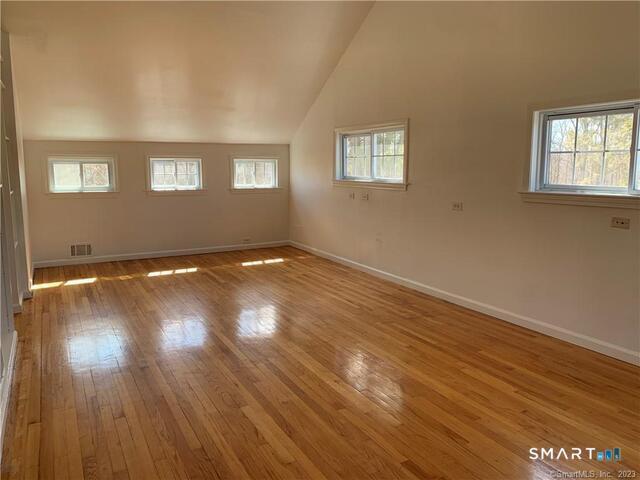 Building Photo - 18 Platts Hill Rd