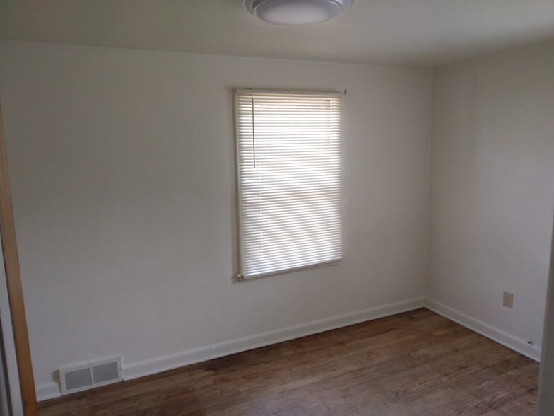 Building Photo - 1230 Harding Ave