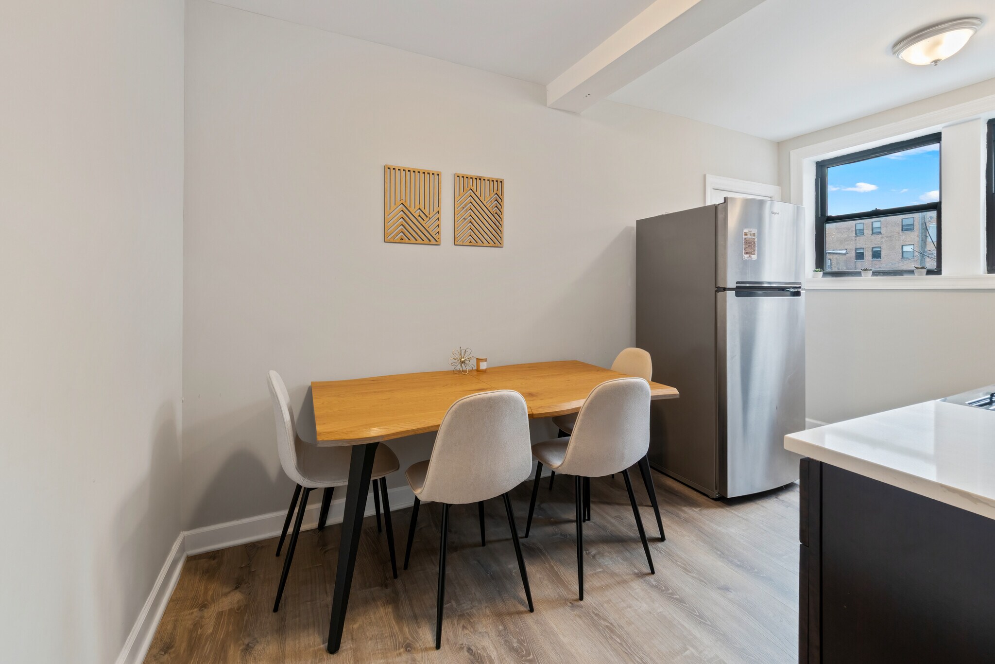 Building Photo - 6439 N Hamilton Ave