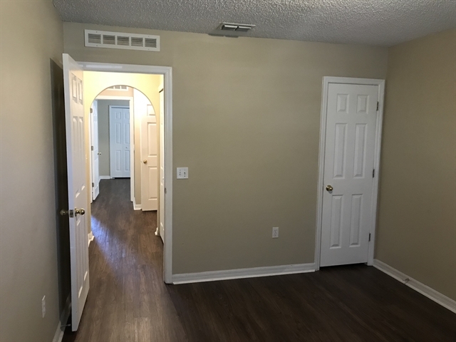 Building Photo - 6606 Gentle Oaks Dr N