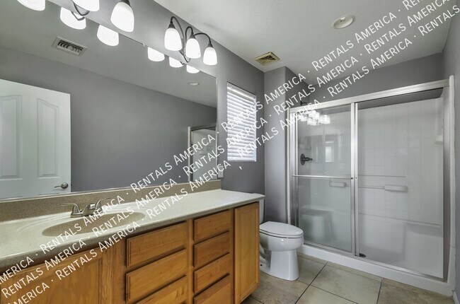 Building Photo - Beautiful 3 Bed/2.5 Bath Two Story Home w/...