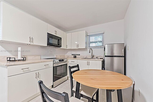 Building Photo - 259 NE 56th St