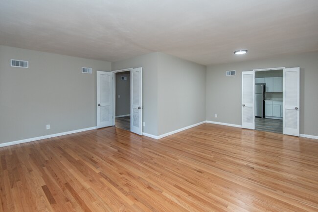 Building Photo - 1014 Romine Dr