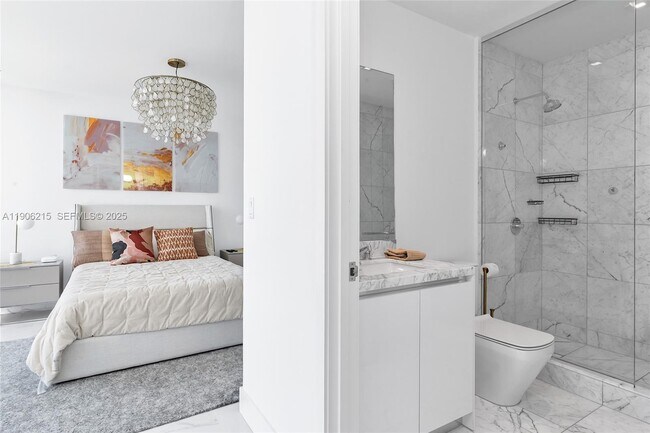 Building Photo - 16901 Collins Ave